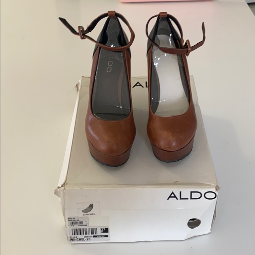 Black and brown wedges